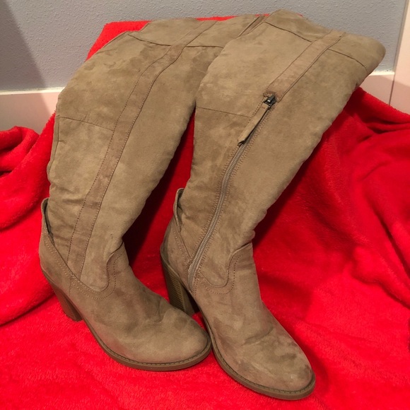 Boots - Picture 2 of 2